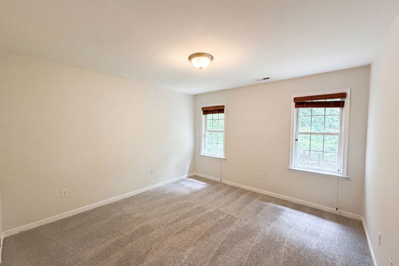 Photo 11 of 26 of 14725 Grand Forest Ct, South Chesterfield, VA