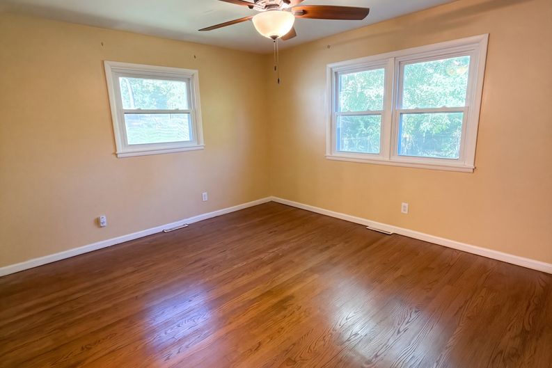 Photo 4 of 23 of 602 W 101st St, Kansas City, MO