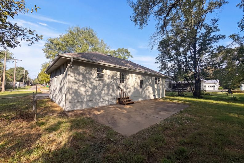 Photo 13 of 15 of 801 N Delaware St, Butler, MO