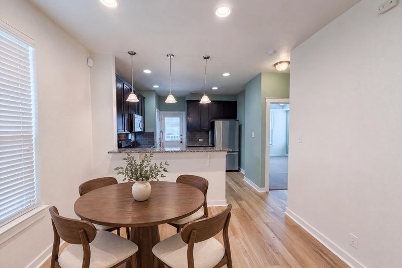 Photo 8 of 27 of 2101 Rivers Edge Way, Austin, TX