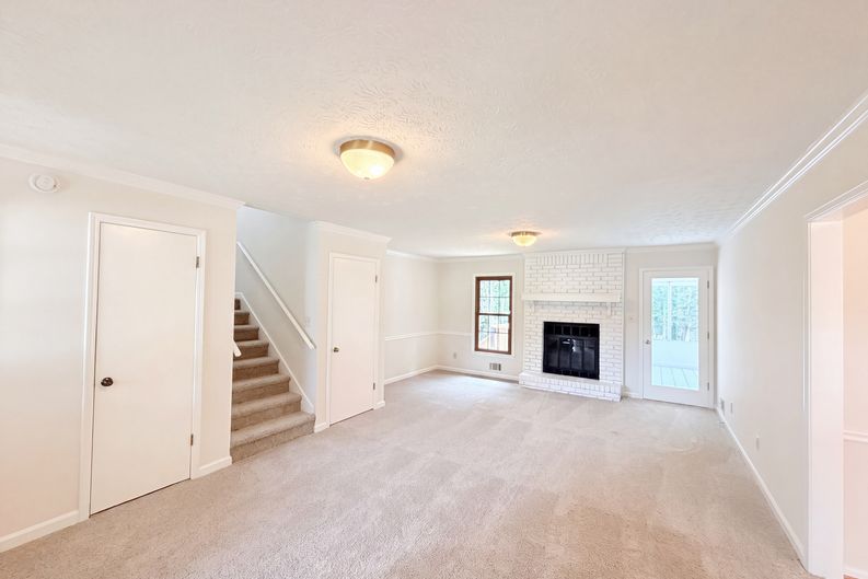 Photo 6 of 29 of 1731 Sundale Dr, Lawrenceville, GA