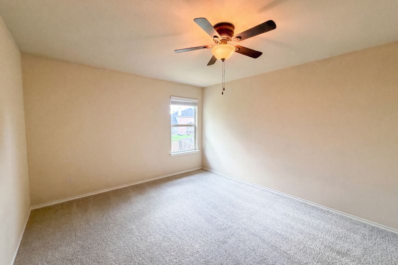 Photo 13 of 17 of 1404 Claire Ln, Royse City, TX