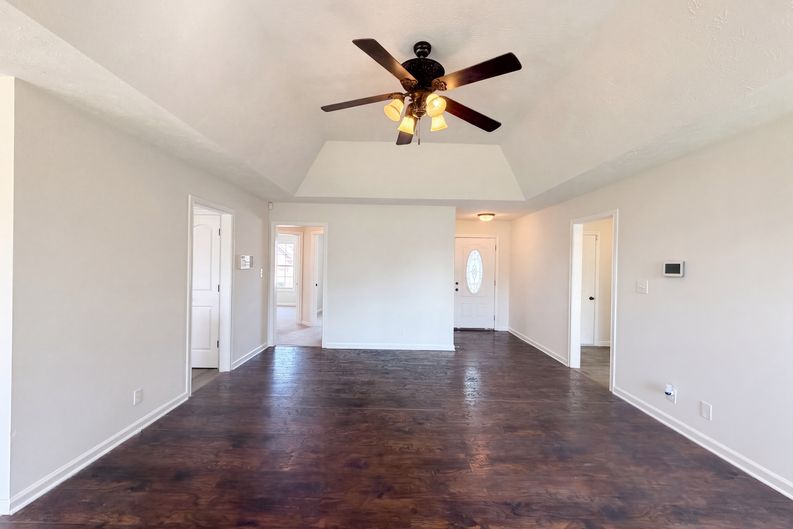 Photo 8 of 27 of 3475 Melrose Dr, Clarksville, TN