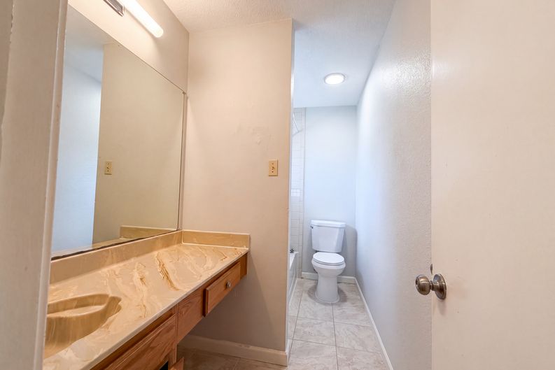 Photo 16 of 19 of 2831 Red Oak Dr, Grand Prairie, TX