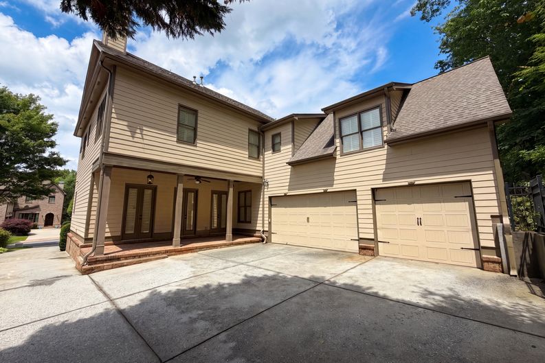 Photo 5 of 71 of 3250 Camellia Ln, Suwanee, GA