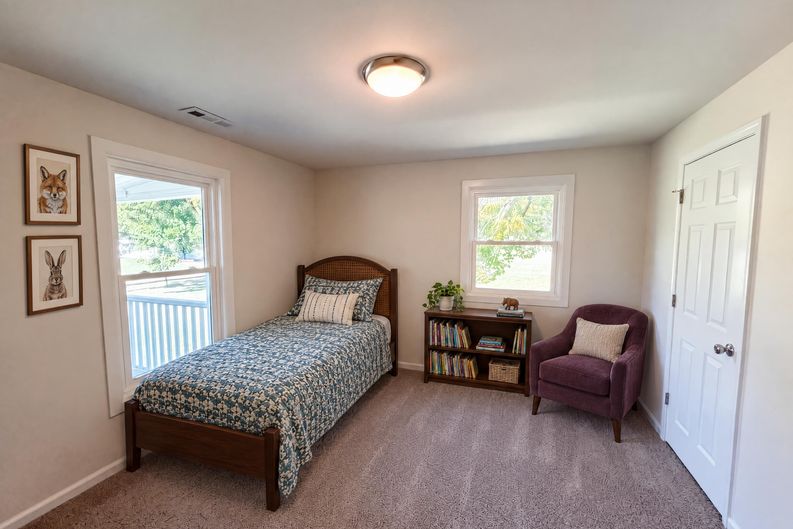 Photo 4 of 26 of 232 N River St, Mount Holly, NC