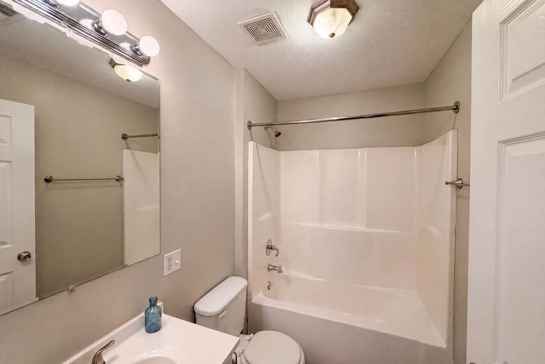 Photo 9 of 17 of 905 S Butler Ter, Harrisonville, MO
