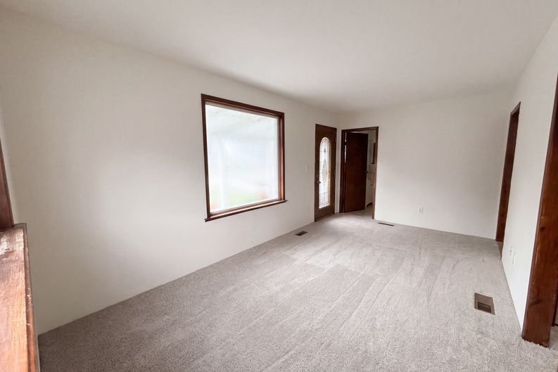 Photo 7 of 16 of 35115 University St, Westland, MI