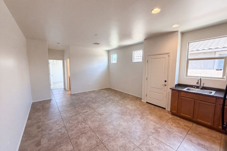 Photo 9 of 25 of 7452 S Golden Shore Dr, Tucson, AZ