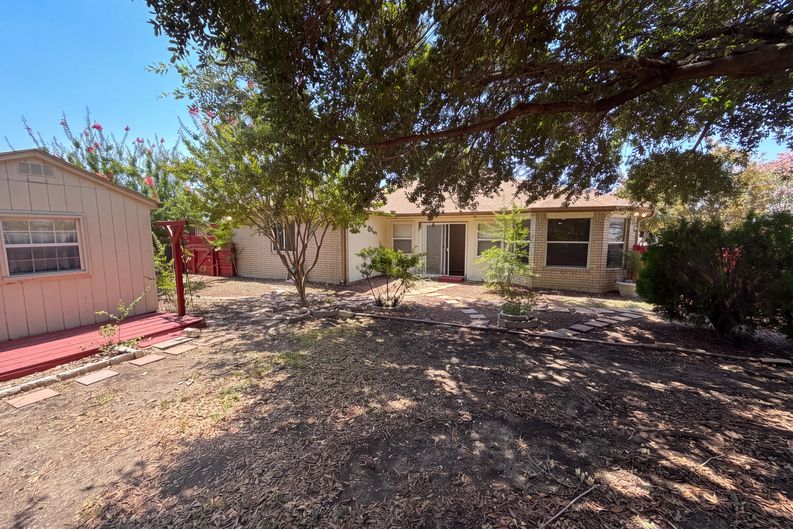 Photo 5 of 17 of 3707 Gowen Ct, Killeen, TX