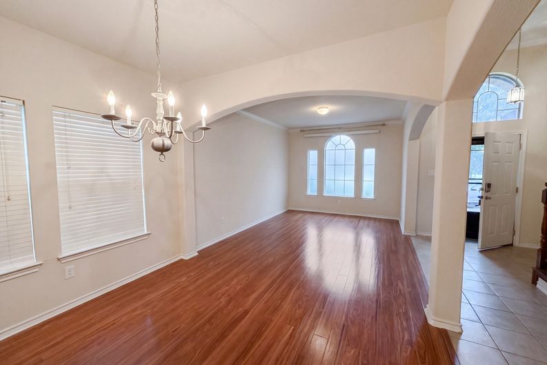 Photo 6 of 20 of 9816 Mullins Crossing Dr, Fort Worth, TX
