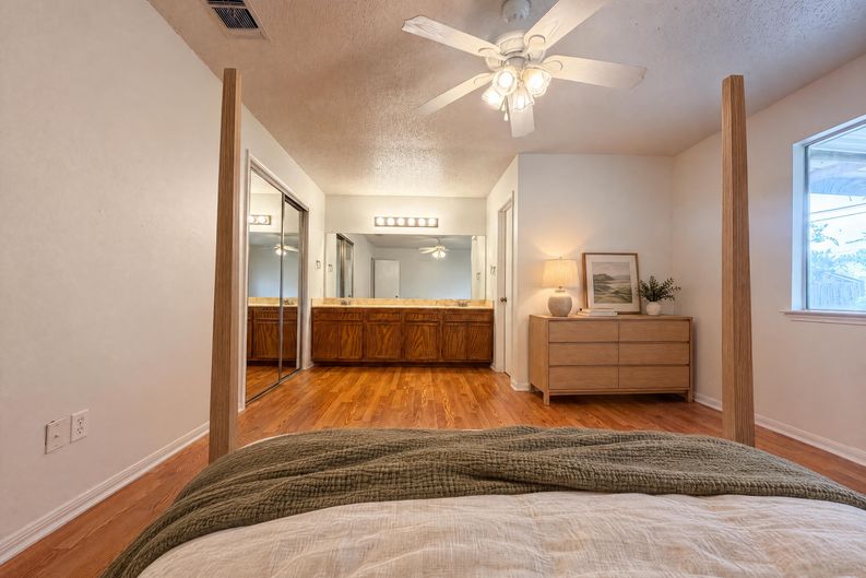 Photo 4 of 16 of 1803 Frontier Trl, Round Rock, TX