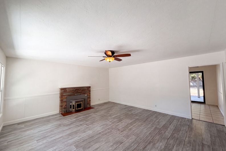 Photo 3 of 41 of 719 N Crescent Ave, Lodi, CA