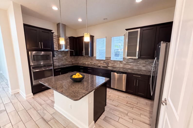 Photo 9 of 32 of 7797 Laureate Blvd, Orlando, FL