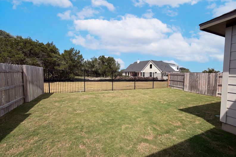 Photo 15 of 19 of 125 High Valley Dr, Liberty Hill, TX