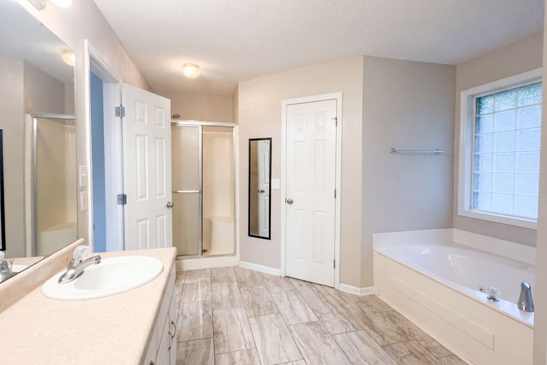 Photo 14 of 19 of 223 Williston Dr, Huntsville, AL