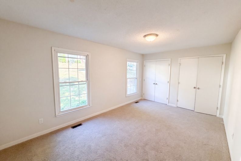 Photo 8 of 17 of 7816 Foxwood Dr, Raleigh, NC