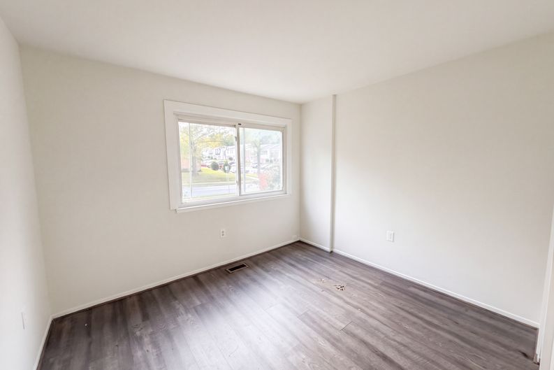 Photo 12 of 17 of 706 Kaplan Ct, Hyattsville, MD