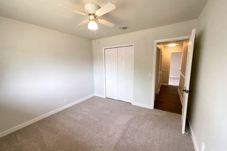 Photo 4 of 19 of 1154 S Ellison Dr, San Antonio, TX
