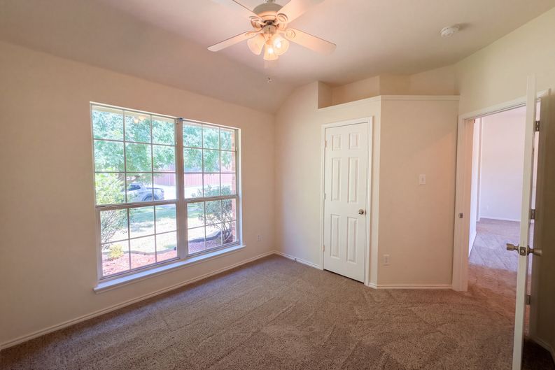 Photo 8 of 16 of 6401 Marquett Dr, Rowlett, TX