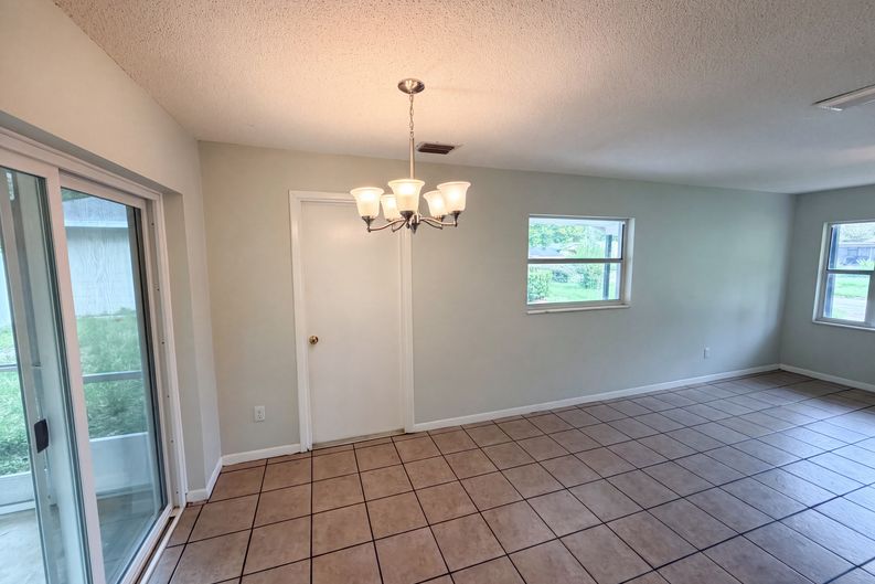 Photo 7 of 23 of 1735 Jefferson Dr, Mount Dora, FL