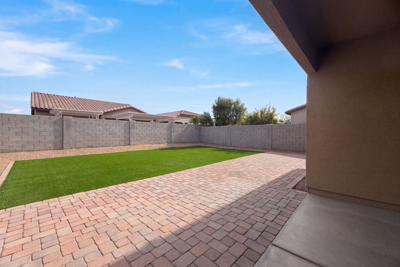 Photo 14 of 18 of 810 W Whistling Thorn Ave, San Tan Valley, AZ