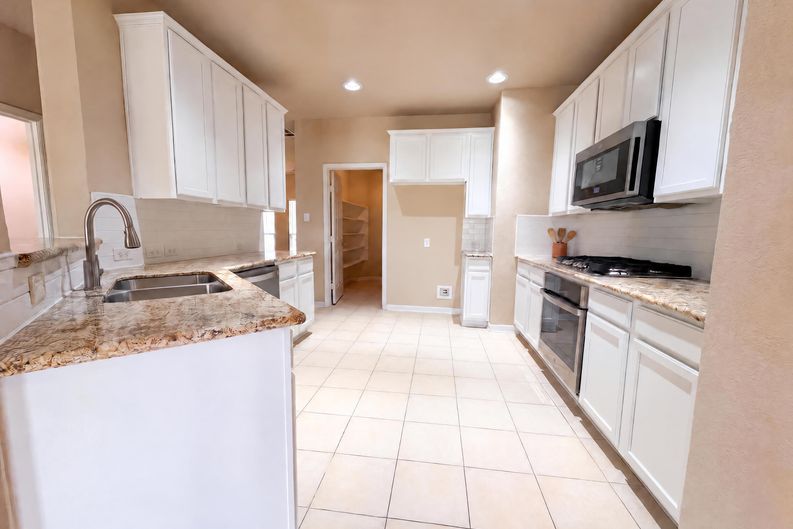 Photo 6 of 29 of 7002 Crockett Ridge Dr, Richmond, TX