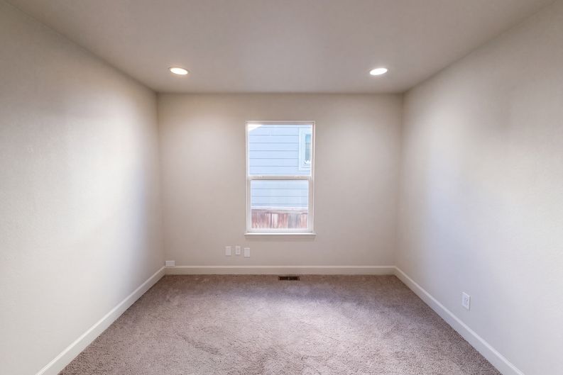 Photo 9 of 27 of 10009 Strathfield Ln, Highlands Ranch, CO