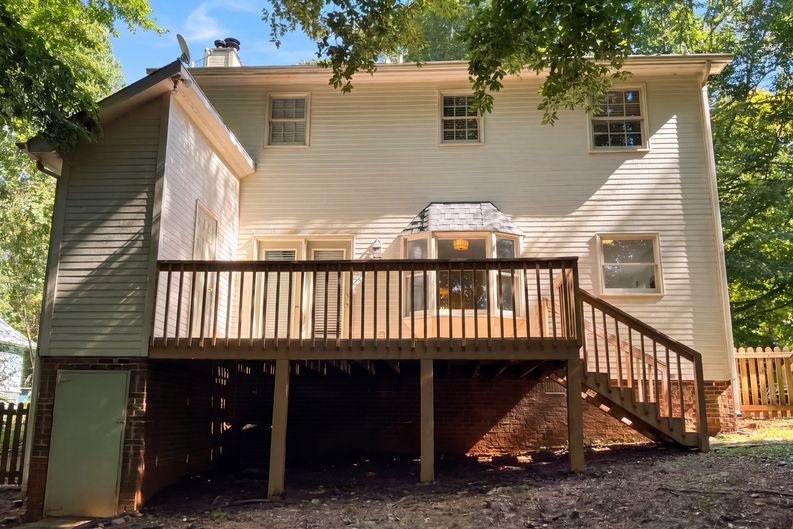 Photo 5 of 27 of 4219 King Edward Ct, Greensboro, NC