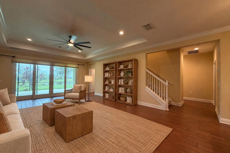 Photo 3 of 24 of 1121 Thornbury Dr, Parrish, FL