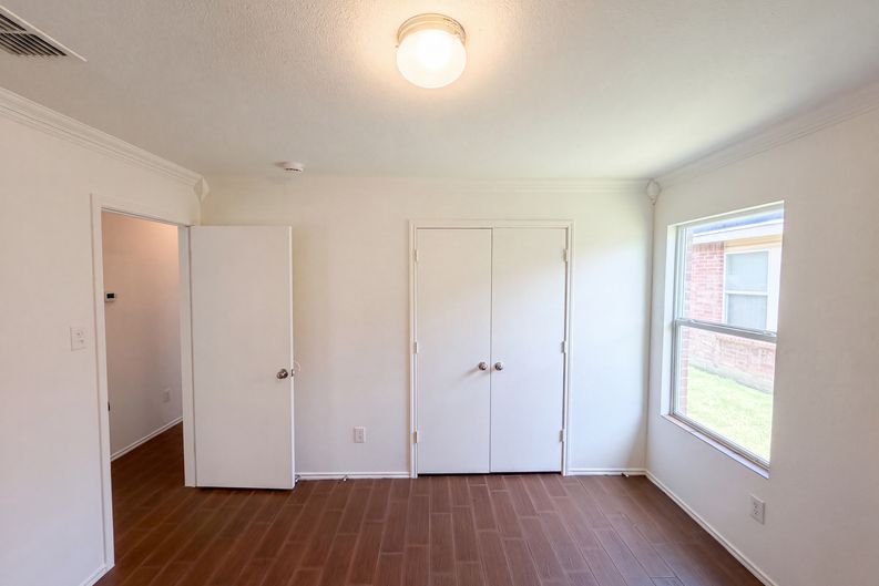 Photo 12 of 18 of 6200 St James Pl, Denton, TX