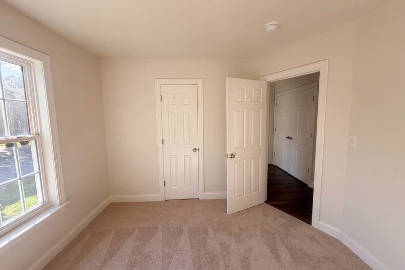 Photo 10 of 22 of 6205 Lea Ray Dr, Greensboro, NC