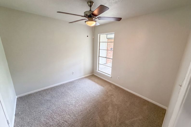 Photo 13 of 21 of 311 Fir Ridge Dr, Huffman, TX