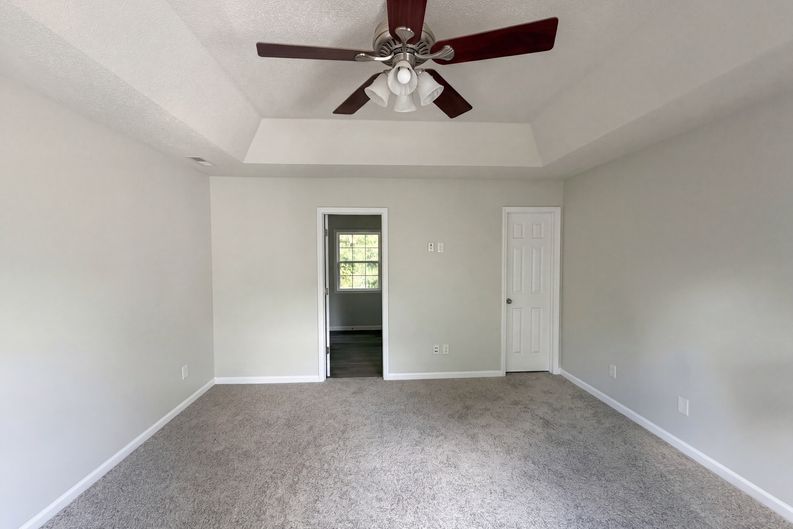 Photo 7 of 18 of 708 Woodgreen Dr, Durham, NC