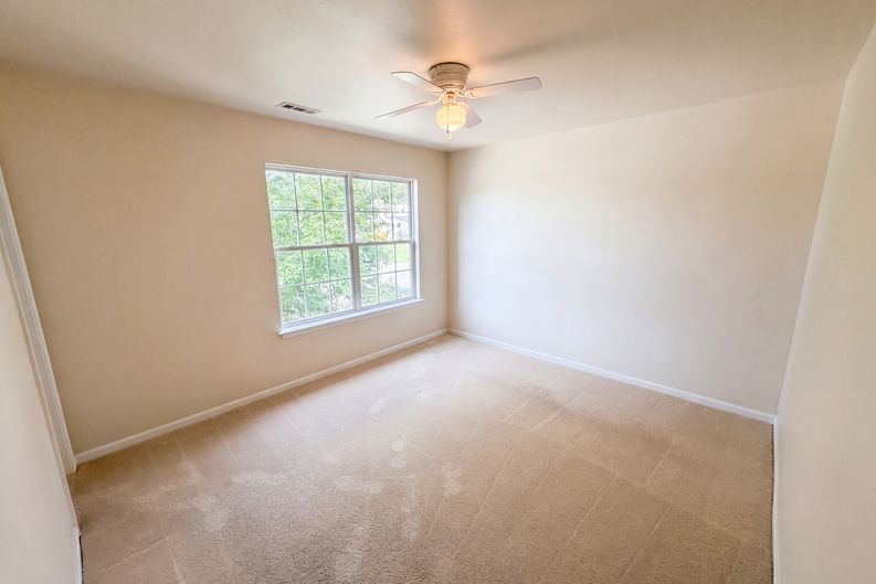 Photo 13 of 19 of 1131 Jordans Pond Ln, Charlotte, NC
