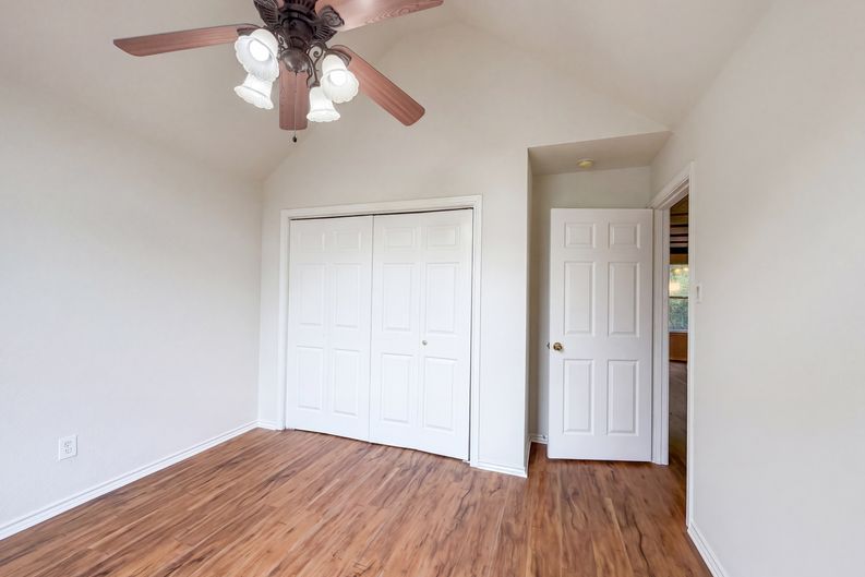 Photo 19 of 27 of 6218 Kingswood Dr, Arlington, TX