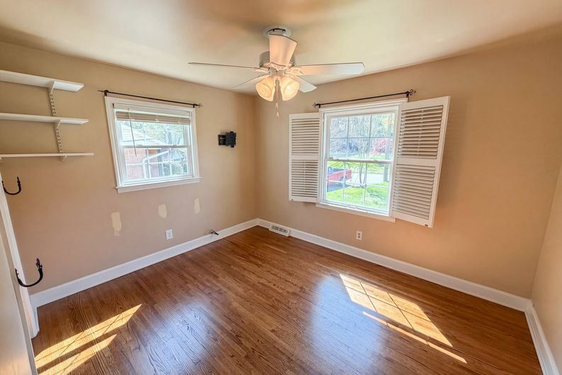 Photo 12 of 24 of 6621 Starcrest Dr, Charlotte, NC