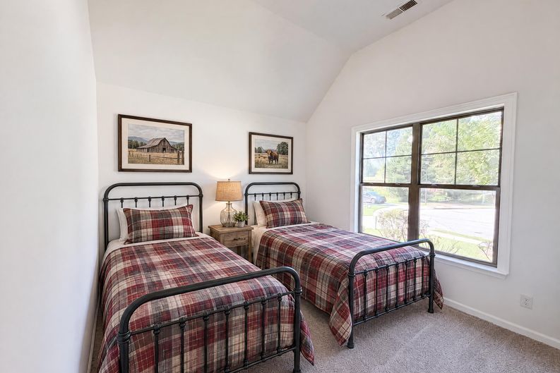 Photo 13 of 24 of 115 Birchwood Ct, Loganville, GA