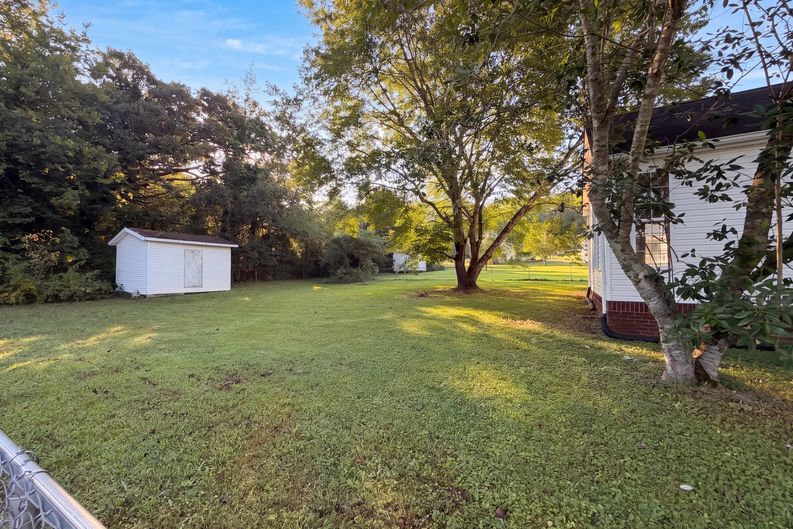Photo 5 of 24 of 141 Meadowview Ln, Powell, TN