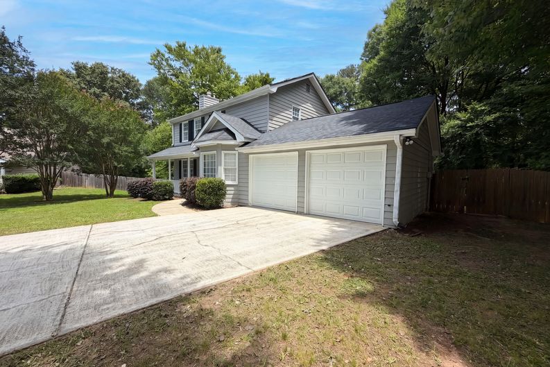 Photo 21 of 23 of 4078 Tara Ct, Loganville, GA