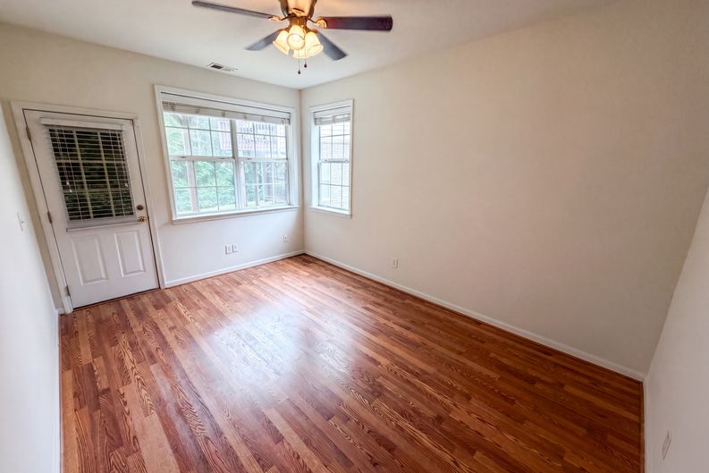Photo 10 of 29 of 4660 Creekside Villas Way SE, Smyrna, GA