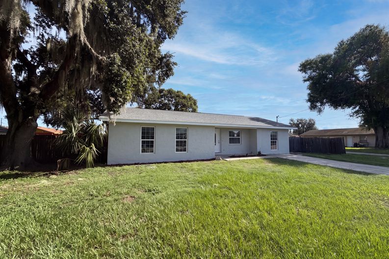 Photo 17 of 19 of 4147 Willow South Dr, Mulberry, FL