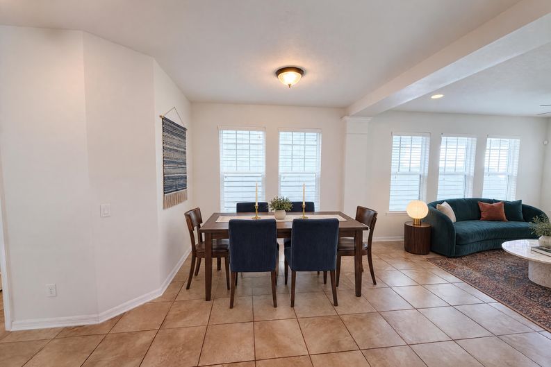 Photo 12 of 39 of 8231 Laureate Blvd, Orlando, FL