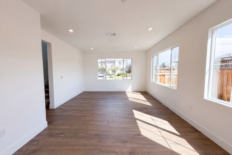 Photo 3 of 22 of 16213 Sculptor Ave, Lathrop, CA