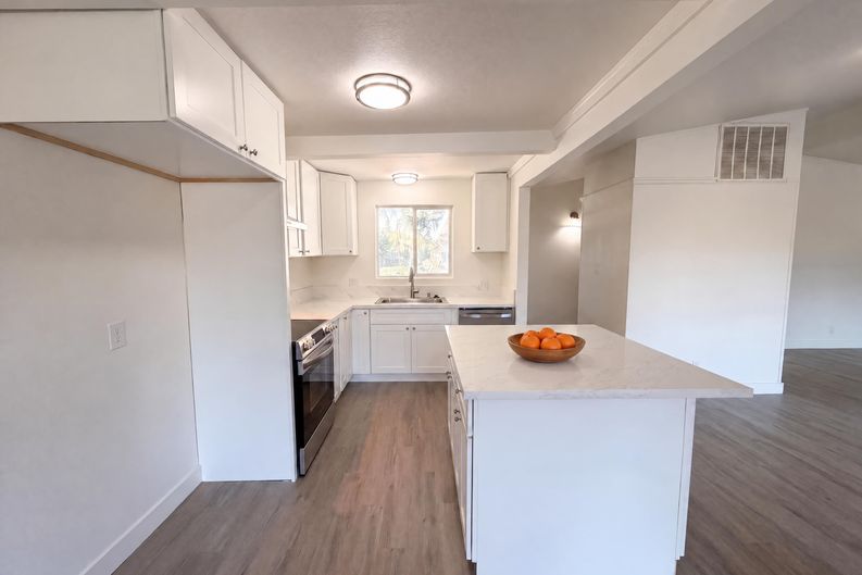 Photo 7 of 29 of 4224 Boone Ln, Sacramento, CA