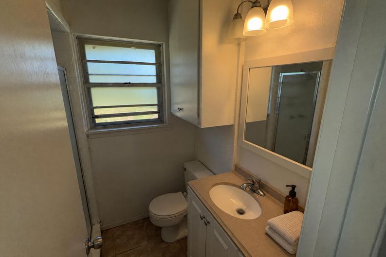Photo 23 of 27 of 736 W Borden St, Sinton, TX