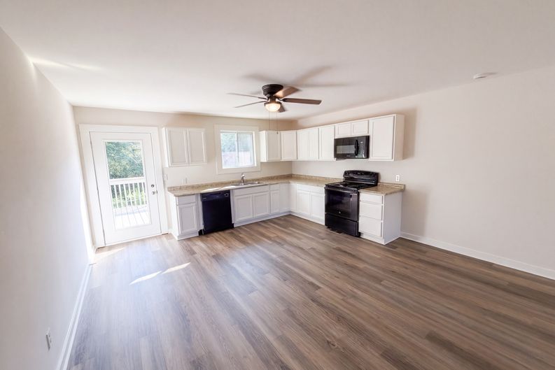 Photo 7 of 41 of 204 Jim Grizzle Rd, Royston, GA