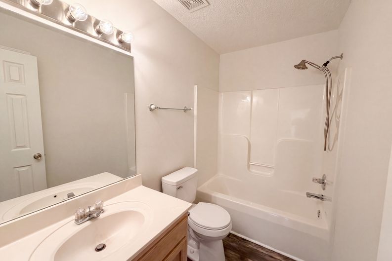 Photo 8 of 17 of 3609 Millington Dr, Clarksville, TN