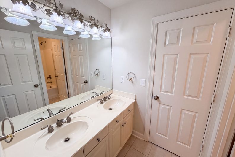 Photo 21 of 33 of 10124 Windtree Ln, Charlotte, NC