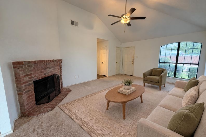 Photo 5 of 12 of 1625 Cool Springs Dr, Mesquite, TX